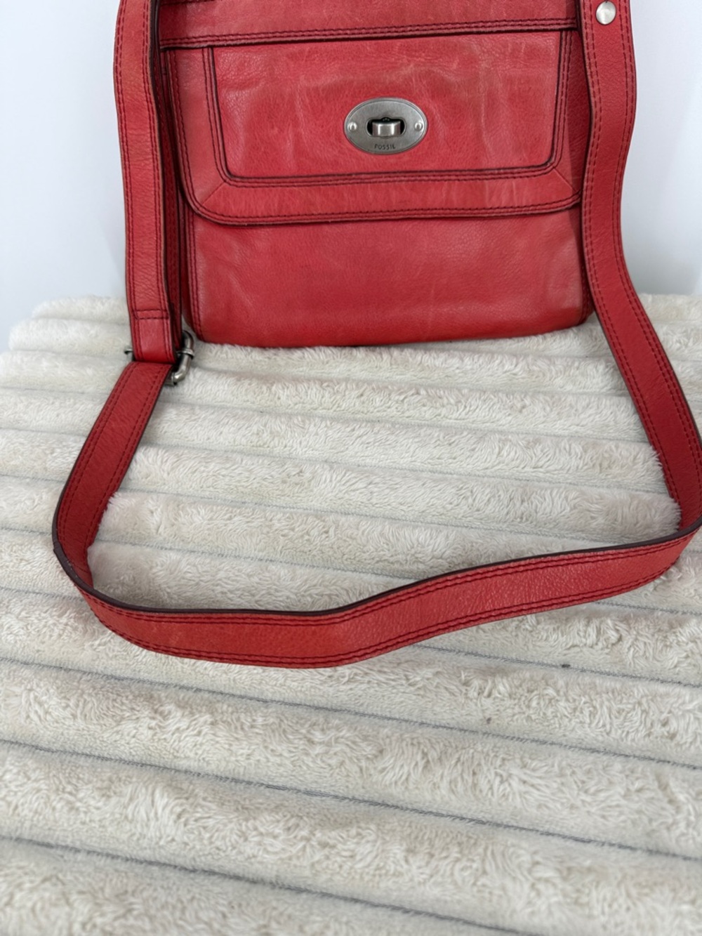 Fossil “Marlow” in Red Leather Crossbody Bag - Picture 5 of 13